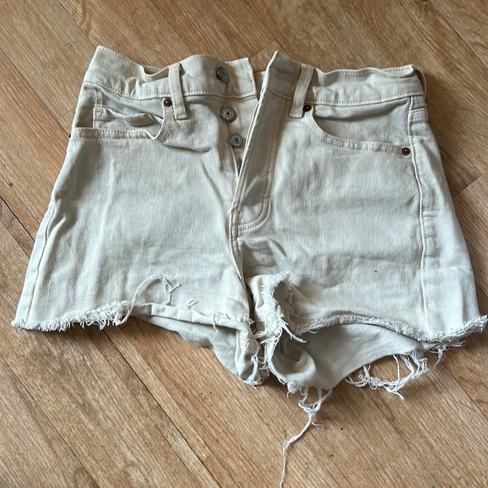Cream Old Navy shorts.